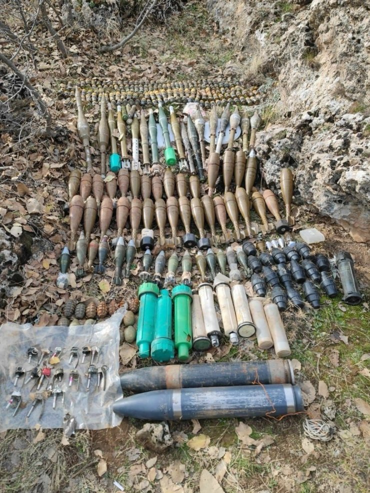 Pençe Kilit Operasyonu bölgesinde teröristlere ait çok sayıda mühimmat ele geçirildi