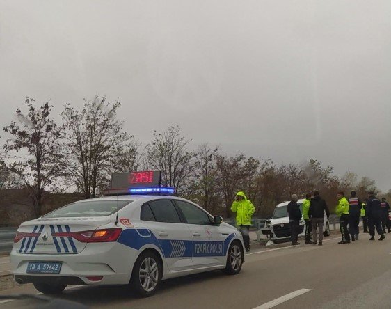Gizli buzlanma kazaları beraberinde getirdi: 4 yaralı
