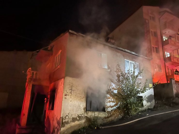 Sivas’ta ev yangını