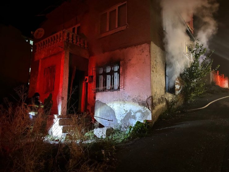 Sivas’ta ev yangını