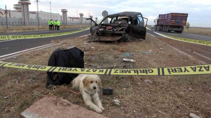 Takla atan otomobilin sürücüsü yaralandı, annesi hayatını kaybetti