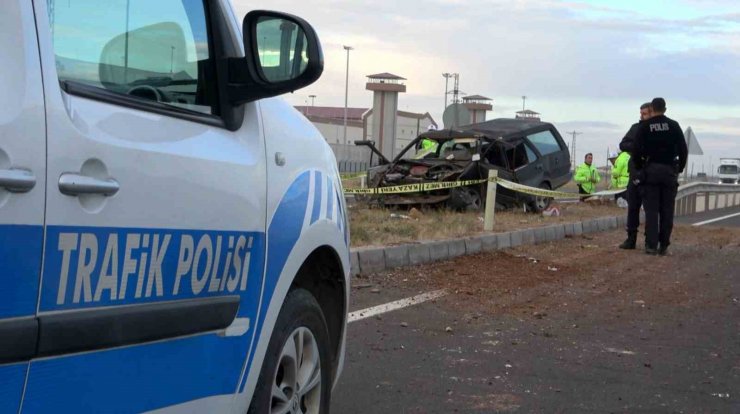 Takla atan otomobilin sürücüsü yaralandı, annesi hayatını kaybetti
