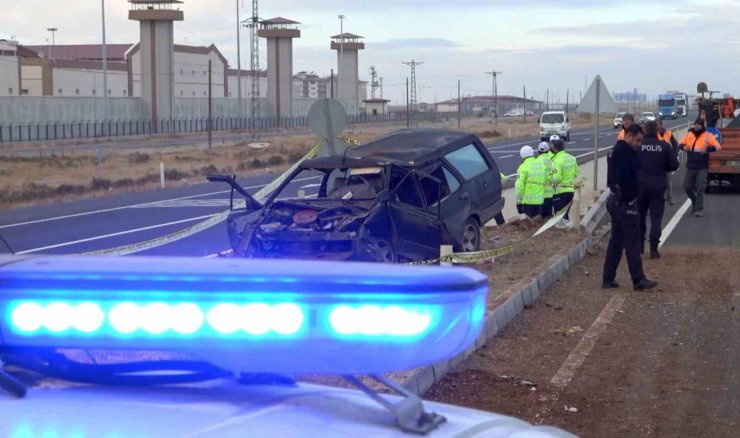 Takla atan otomobilin sürücüsü yaralandı, annesi hayatını kaybetti