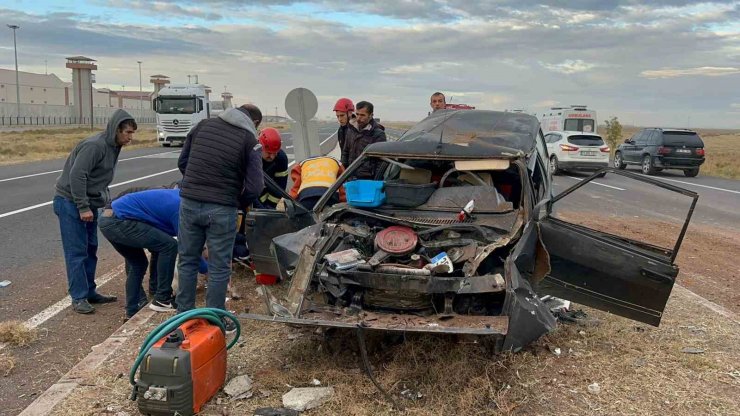 Takla atan otomobilin sürücüsü yaralandı, annesi hayatını kaybetti