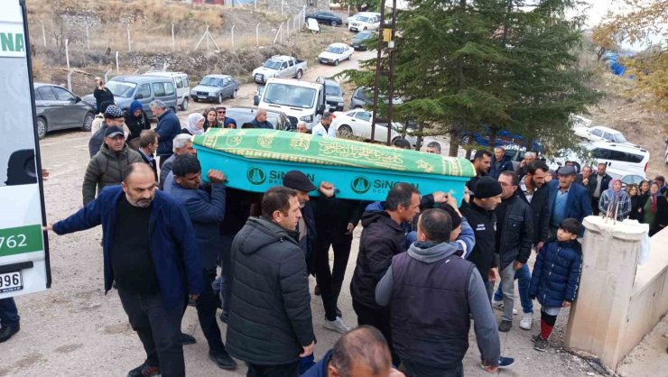 Komşuları tarafından öldürülen aynı aileden 5 kişi son yolcuklarına uğurlandı