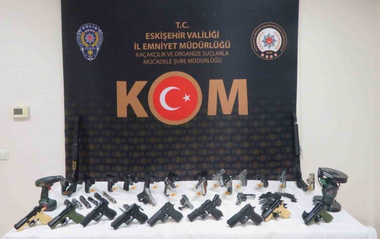 Silah atölyesine çevrilen ev cephaneliğe döndü