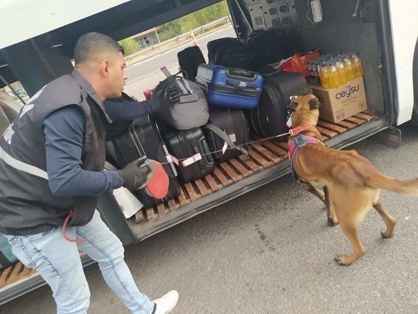 Jandarma denetimlerinde aranması bulunan 23 şahıs yakalandı