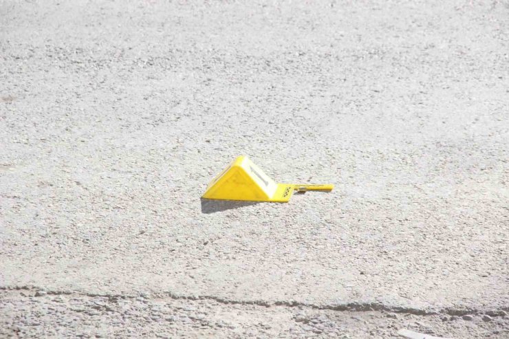 Karaman’da bir iş yerine silahla ateş edildi, yoldan geçen kurye vuruldu