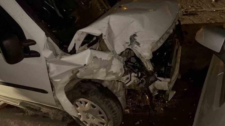 Park halindeki otomobile çarpan sürücü 2,76 promil alkollü çıktı