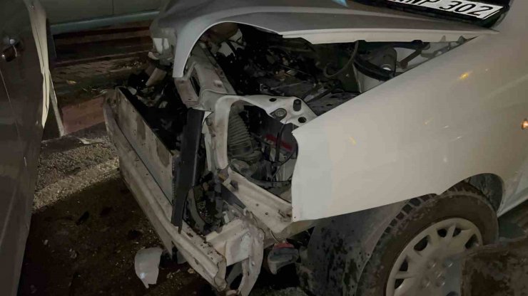 Park halindeki otomobile çarpan sürücü 2,76 promil alkollü çıktı