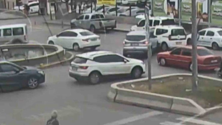Kırıkkale’de trafik kameraları kamerada: Sürücülerin dikkatsizliği pes dedirtti