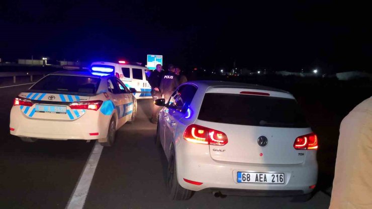 Aksaray’da film sahnelerini aratmayan polis-şüpheli kovalamacası kamerada