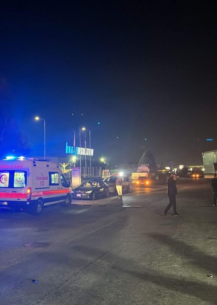 Rahatsızlanan sürücü park halindeki 3 tıra çarptı