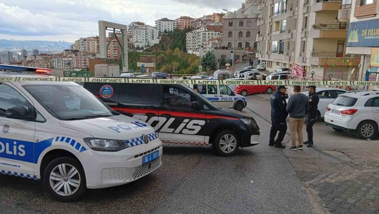 Ankara’daki komşu cinayetinin tanığı vatandaşlar o anları anlattı: "Saldırgan adamın elinde tüfek vardı, yerde bir kadın yatıyordu"