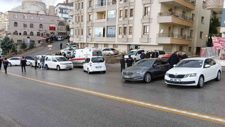 Ankara’daki komşu cinayetinin tanığı vatandaşlar o anları anlattı: "Saldırgan adamın elinde tüfek vardı, yerde bir kadın yatıyordu"