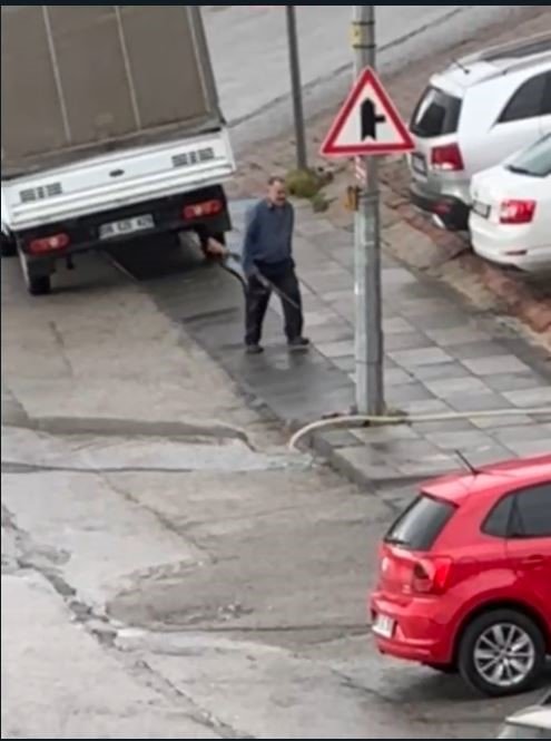 Ankara’daki komşu cinayetinin tanığı vatandaşlar o anları anlattı: "Saldırgan adamın elinde tüfek vardı, yerde bir kadın yatıyordu"