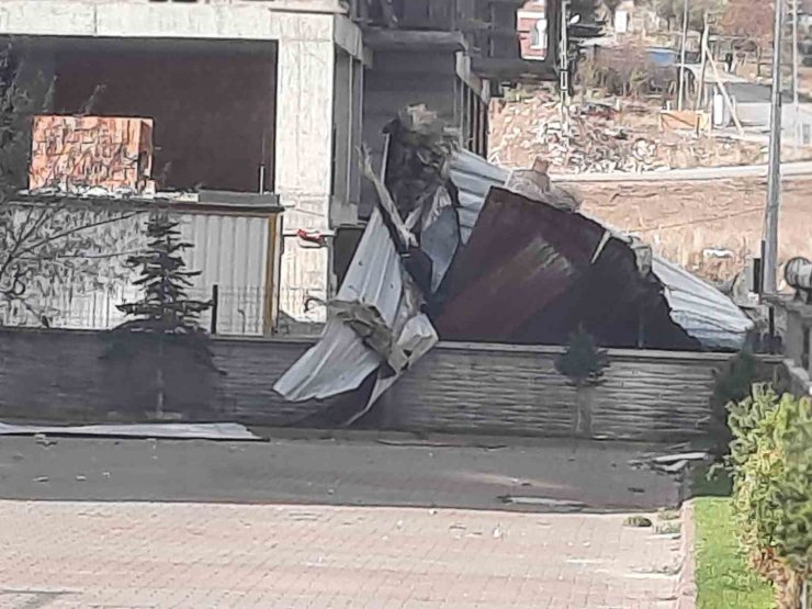 Fırtına Sivas’ta hasara yol açtı