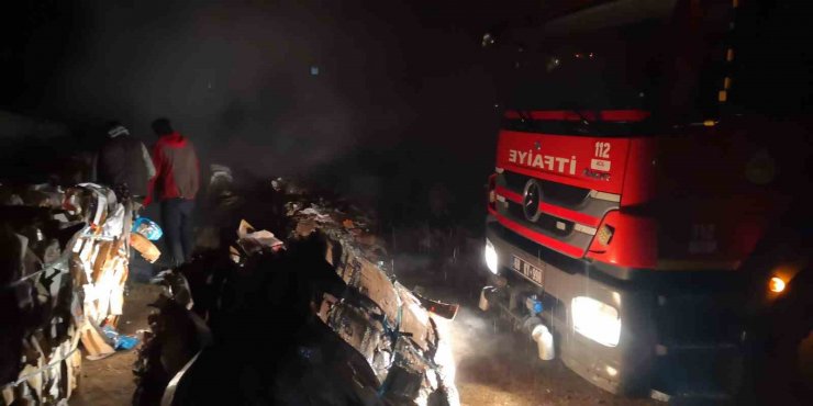 Aksaray’da atık karton balyalarında yangın paniği