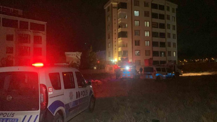 Apart dairede yangın çıktı, 3 kişi dumandan etkilendi