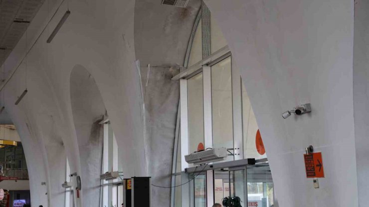 Terminal esnafından göçük suyuna ’kovalı’ müdahale