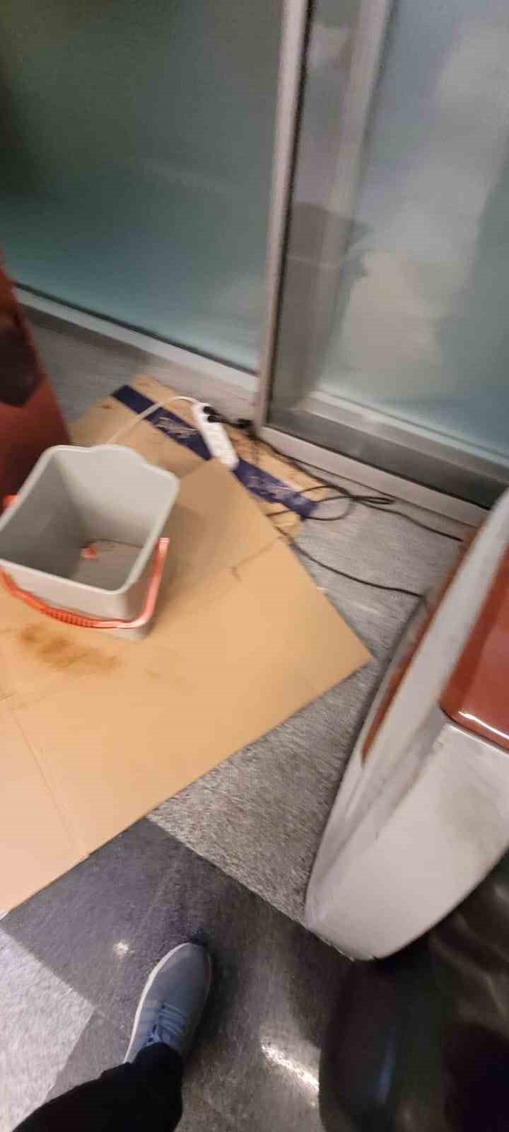Terminal esnafından göçük suyuna ’kovalı’ müdahale