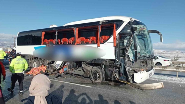 Sivas’ta otobüs kazası: 1 ölü 2 yaralı