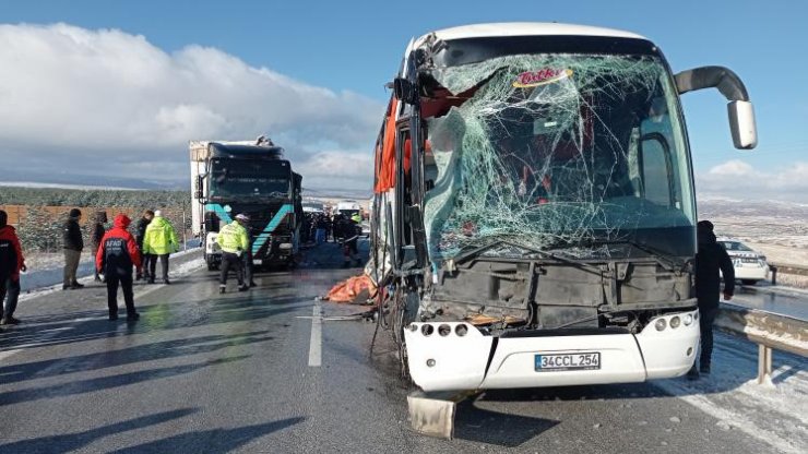 Sivas’ta otobüs kazası: 1 ölü 2 yaralı