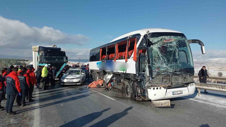 Sivas’ta otobüs kazası: 1 ölü 2 yaralı