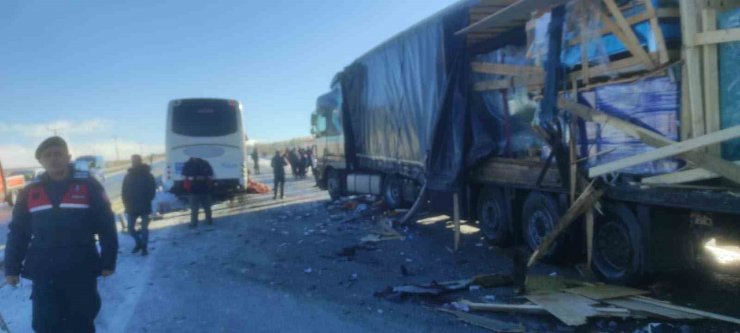 Sivas’ta otobüs kazası, 1 ölü çok sayıda yaralı