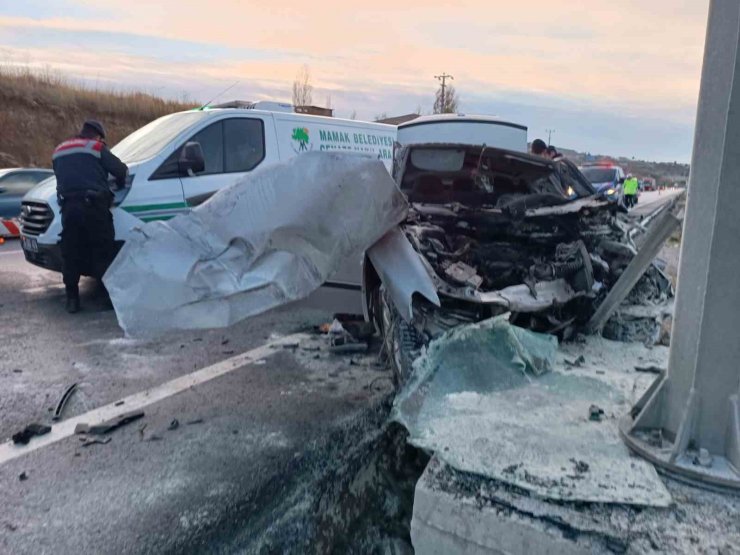 Başkentte feci kaza: Aynı aileden 3 kişi öldü, 1 bebek ağır yaralı
