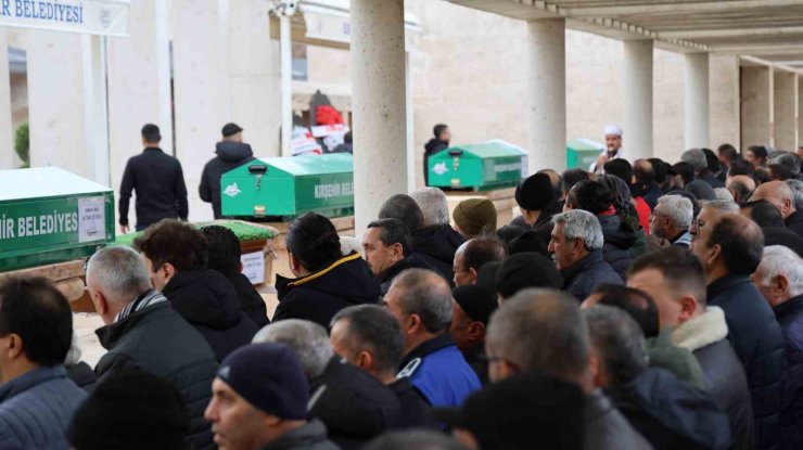 Kazada hayatını kaybeden aile bireyleri Kırşehir’de toprağa verildi
