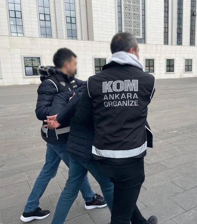 FETÖ üyeliğinden 7 yıldır aranan ihraç emniyet amiri yakalandı