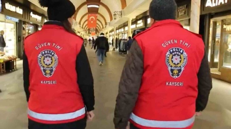 Cadde cadde gezip emniyeti sağlıyorlar