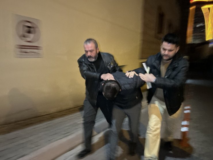 Uygulamadan kaçarken polise çarptı: Sürücü tutuklandı
