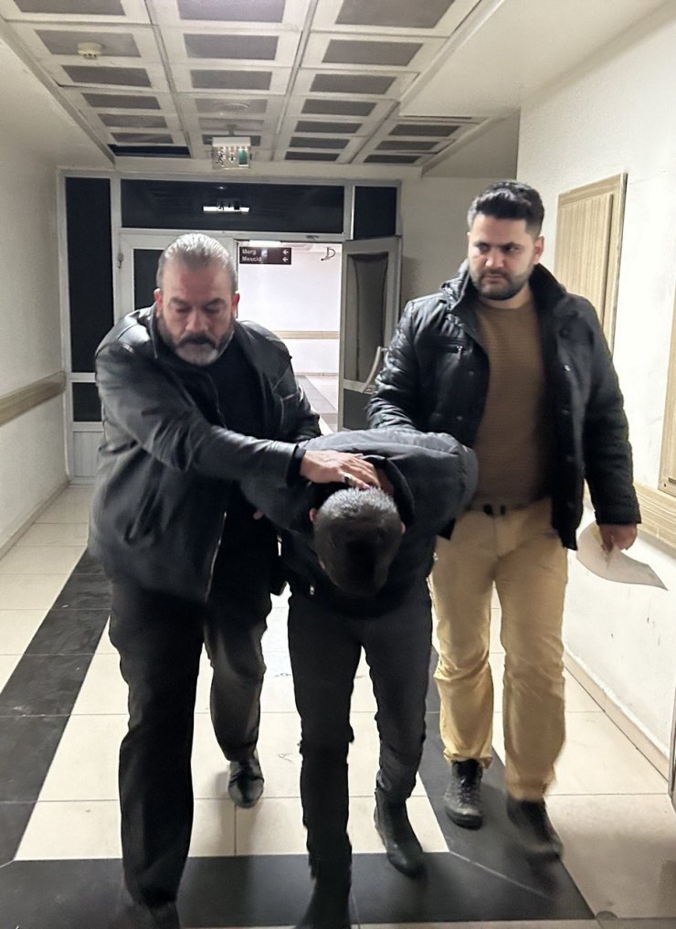 Uygulamadan kaçarken polise çarptı: Sürücü tutuklandı