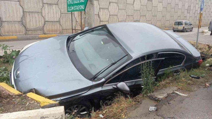 Kırıkkale’de iki otomobil çarpıştı: 3 yaralı