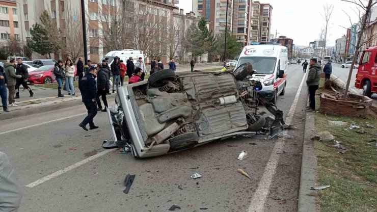 Önce çarptı sonra takla attı, 3 yaralı
