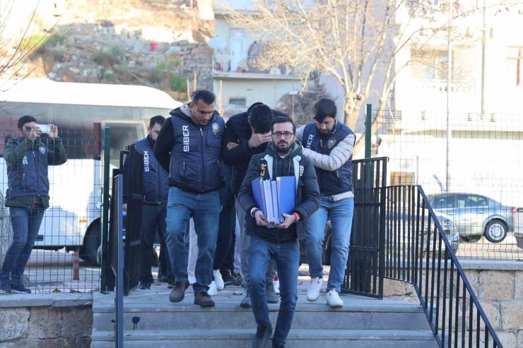 ’Gezen Adam’ operasyonunda gözaltına alınan 11 kişi adliyeye sevk edildi
