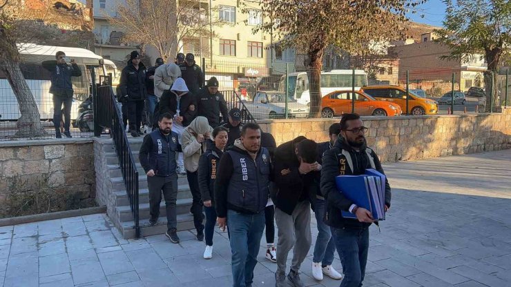 ’Gezen Adam’ operasyonunda gözaltına alınan 11 kişi adliyeye sevk edildi
