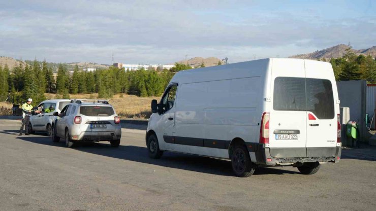 Araçlar tek tek durduruluyor
