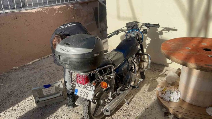 Gece gasp edilen motosiklet, gündüz apartman bahçesinde bulundu