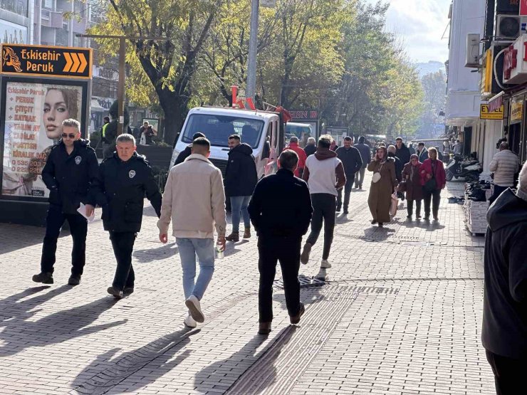 Eskişehir’de yasaklanan dilencilik yöntem değiştirdi