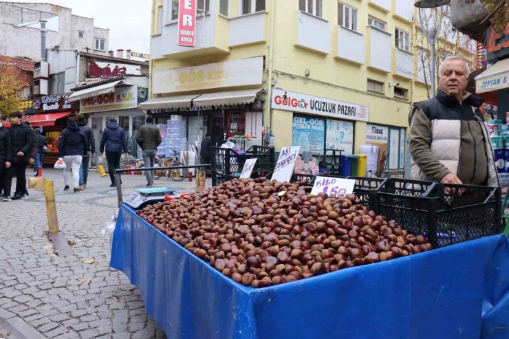 Kış aylarının vazgeçilmezi kestane pazarda yerini aldı
