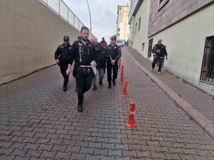 Uyuşturucu tacirleri adliyede