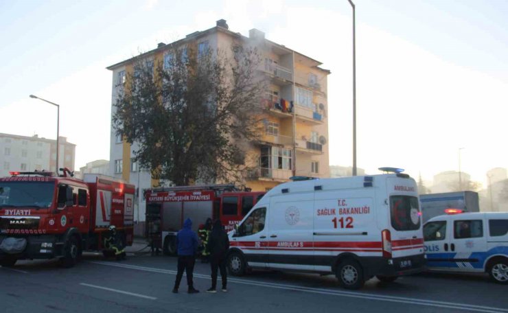 5 katlı binada çıkan yangın korkuttu