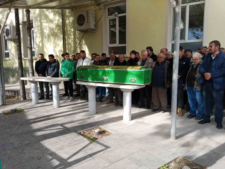 Şarampole uçan araçta arkadaşıyla birlikte hayatını kaybeden genç toprağa verildi