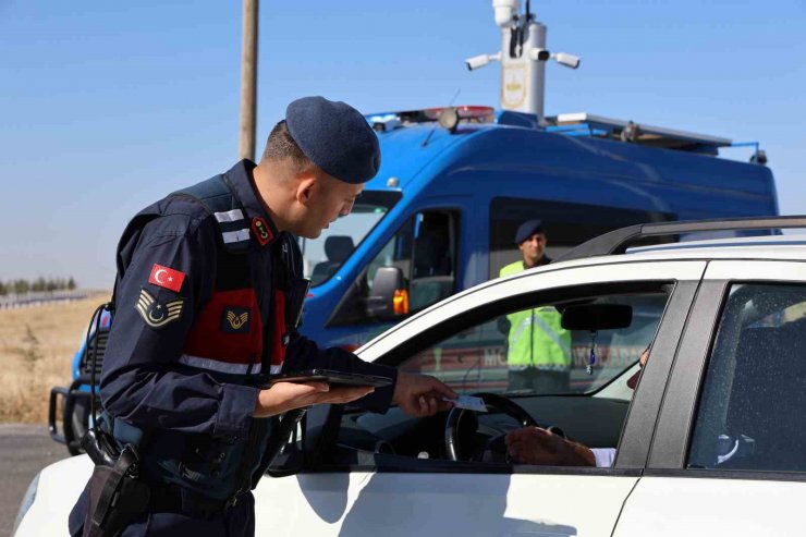 Aksaray jandarmadan uzun namlulu silahlarla denetim