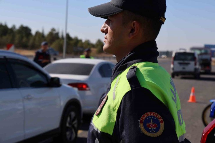 Aksaray jandarmadan uzun namlulu silahlarla denetim