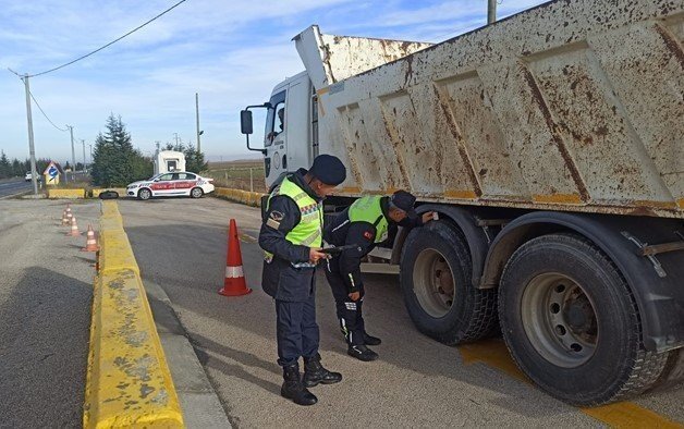 Kış lastiği denetiminde 138 araca ceza yazıldı
