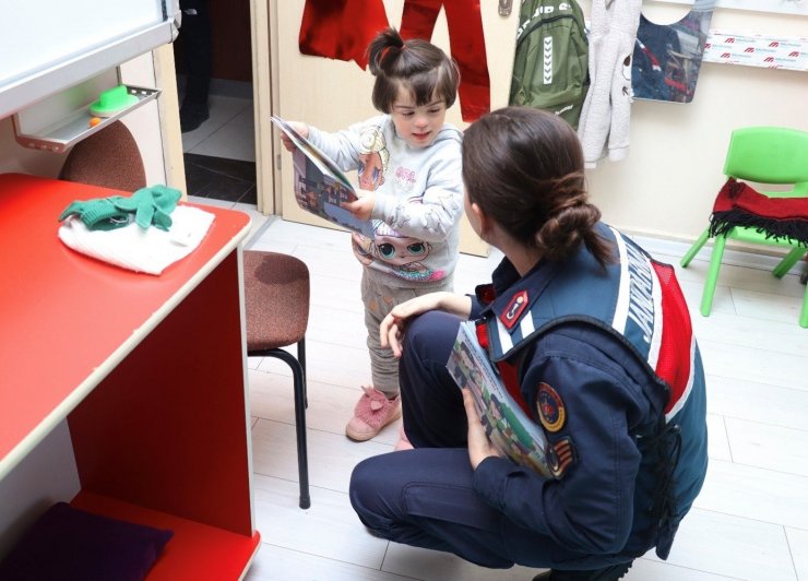 Jandarma ekiplerinden özel eğitim gören öğrencilere ziyaret